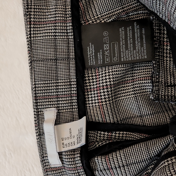 Houndstooth patterned capris - Picture 4 of 4